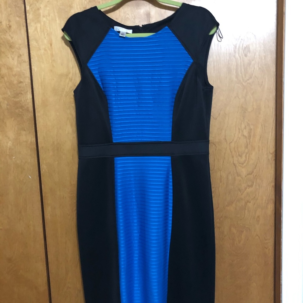 Black and blue short sleeve dress